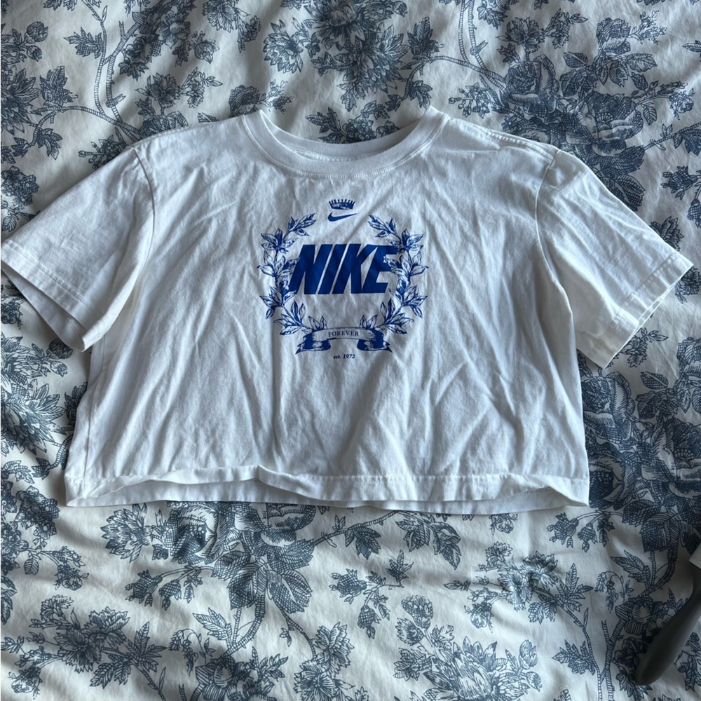 Nike crop tee size S